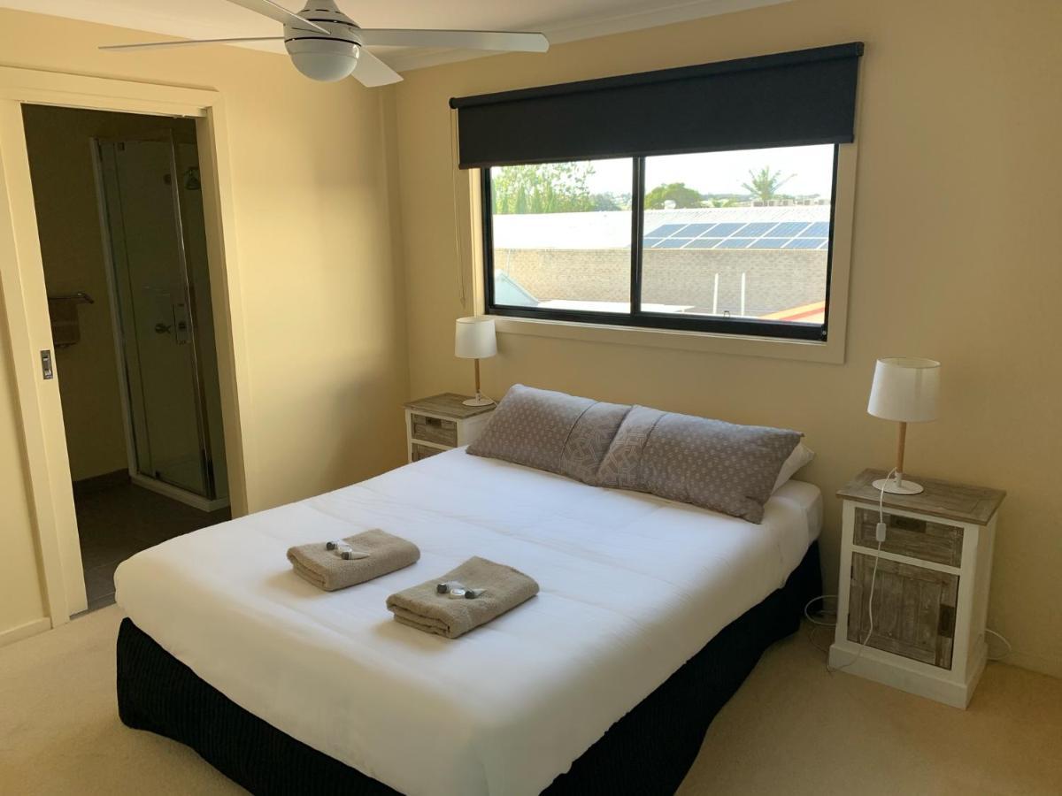 Heyfield Motel And Apartments Lakes Entrance Exterior foto